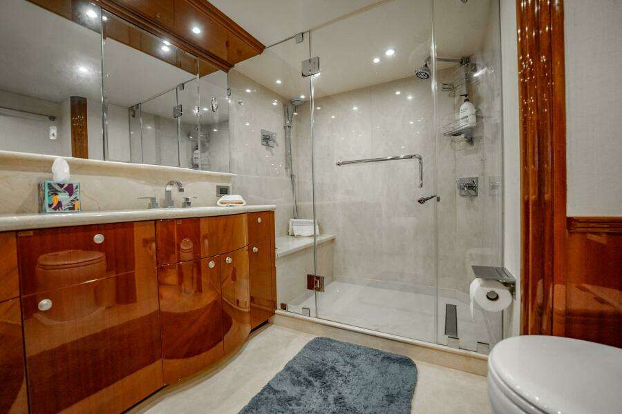 Water Ranch 80ft Lazzara Yachts Yacht For Sale