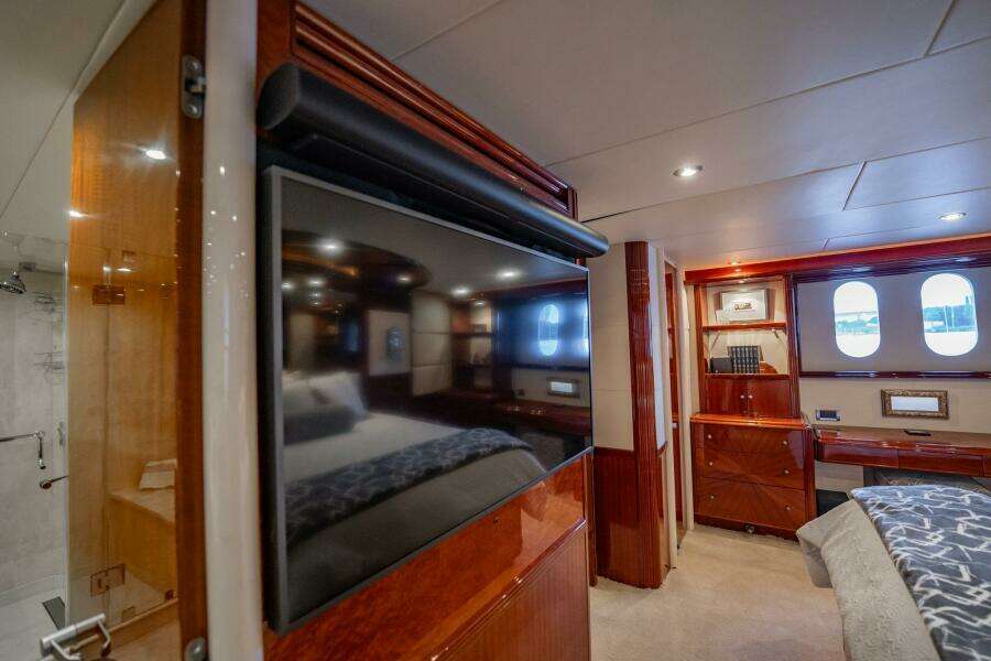 Water Ranch 80ft Lazzara Yachts Yacht For Sale