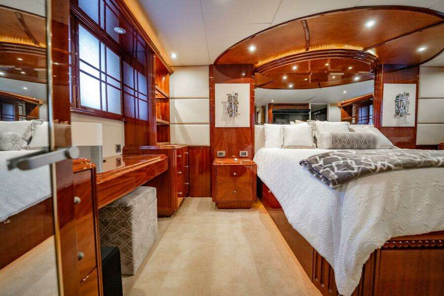 Water Ranch 80ft Lazzara Yachts Yacht For Sale