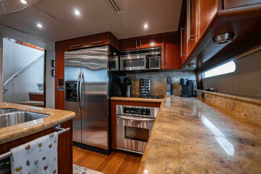 Water Ranch 80ft Lazzara Yachts Yacht For Sale