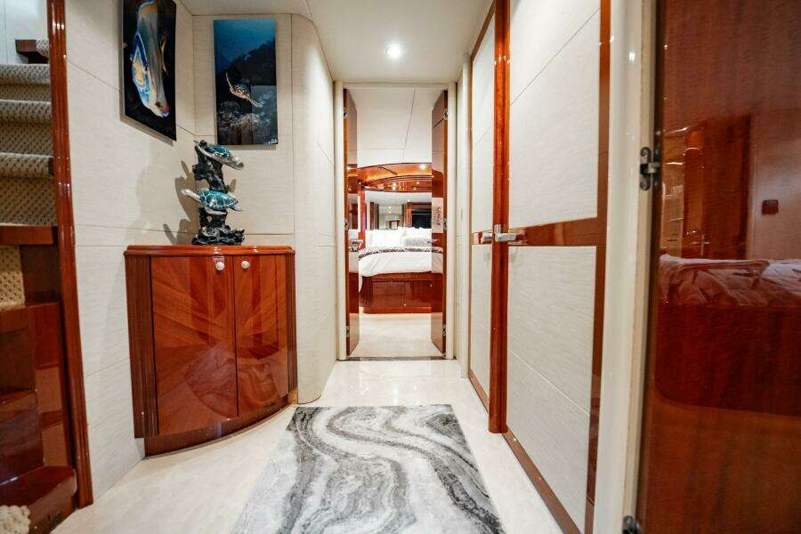 Water Ranch 80ft Lazzara Yachts Yacht For Sale