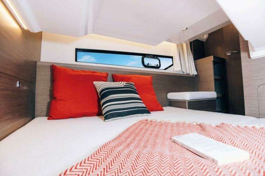 29ft Jeanneau Yacht For Sale