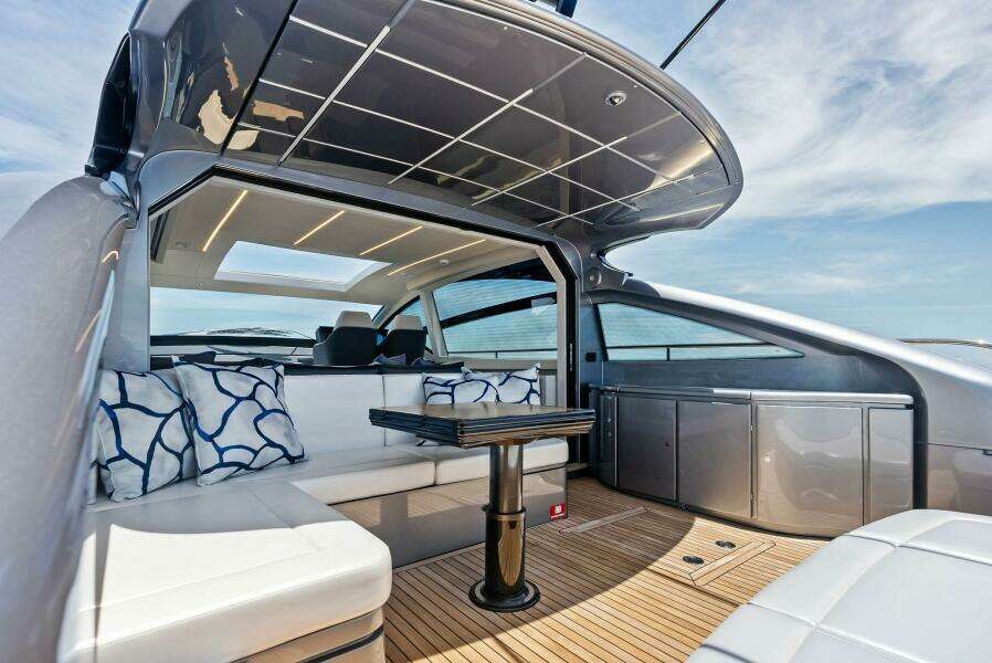 2024 Pershing 6X Salon