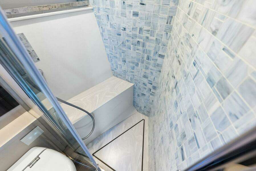2024 Pershing 6X Master Shower