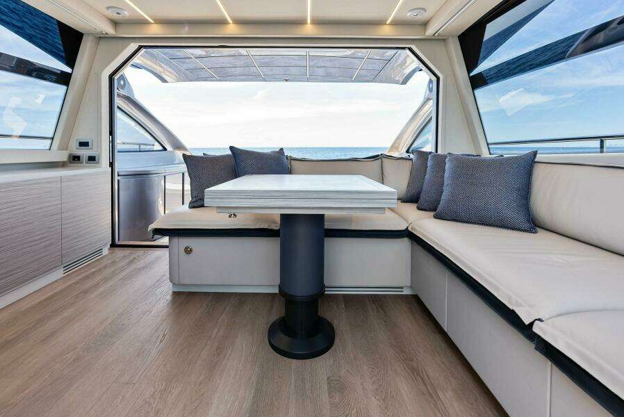 2024 Pershing 6X Dinette