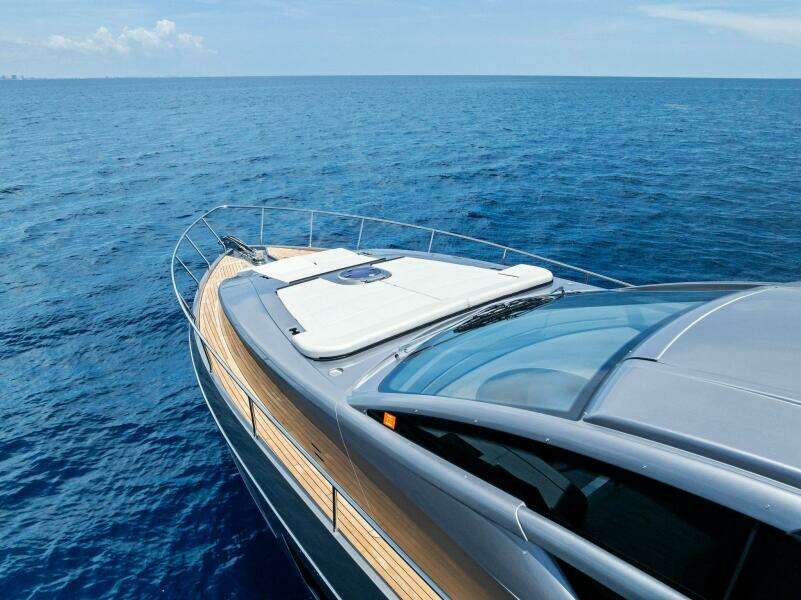 2024 Pershing 6X Bow Sundeck