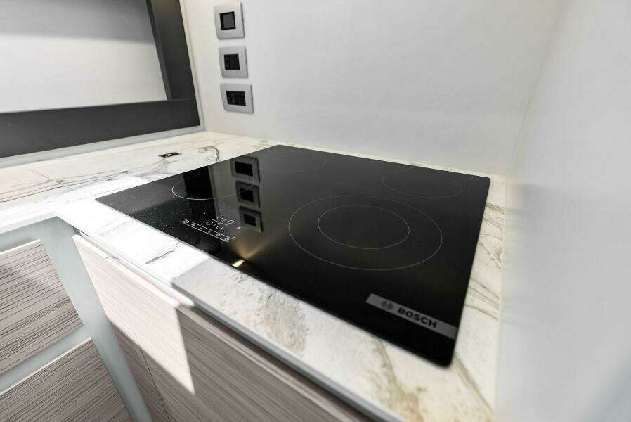 2024 Pershing 6X Galley