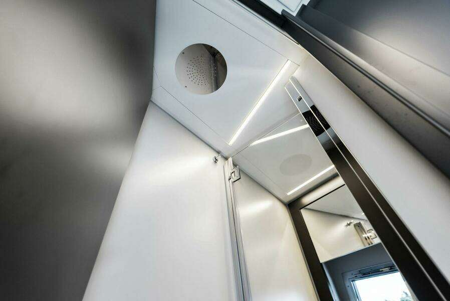 2024 Pershing 6X VIP Shower