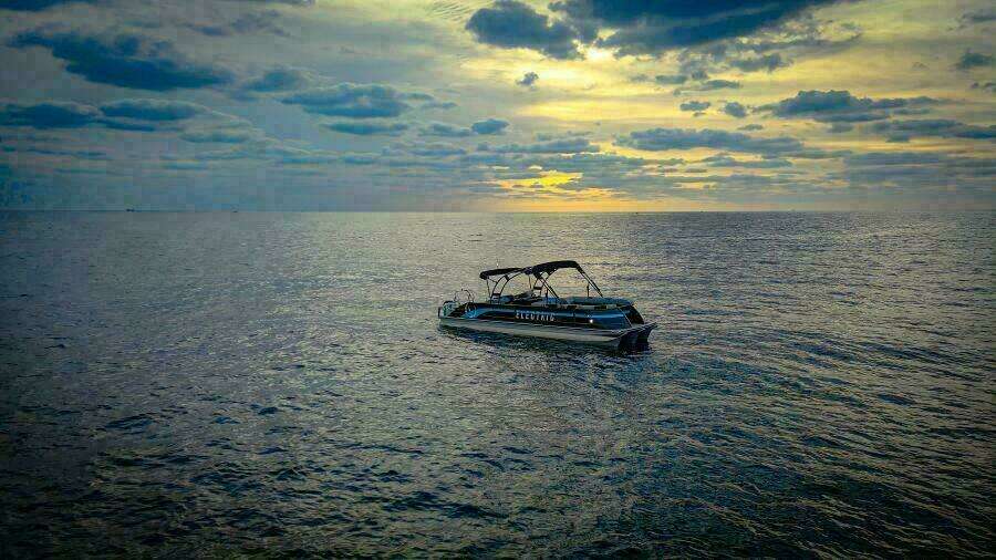 30ft Vision Yacht For Sale