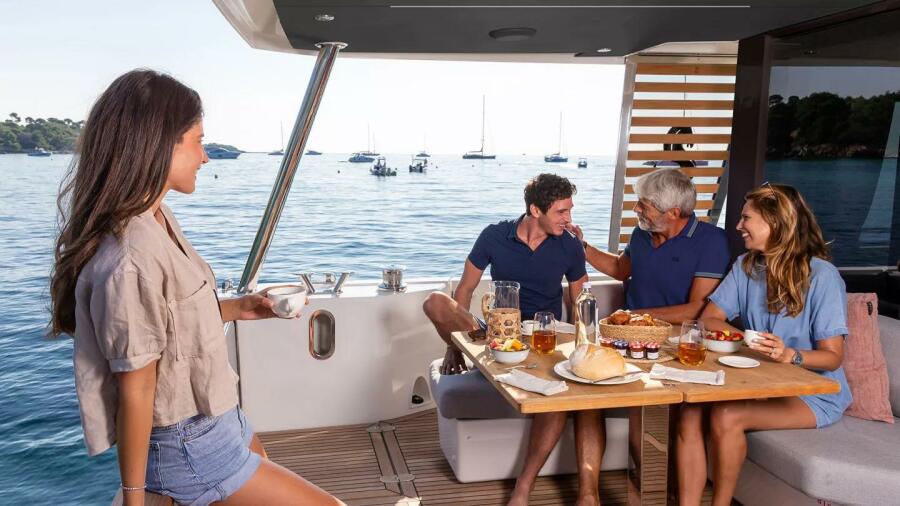 2027 Beneteau Grand Trawler