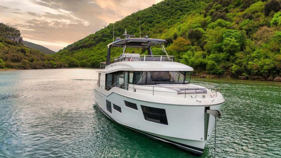 2027 Beneteau Grand Trawler