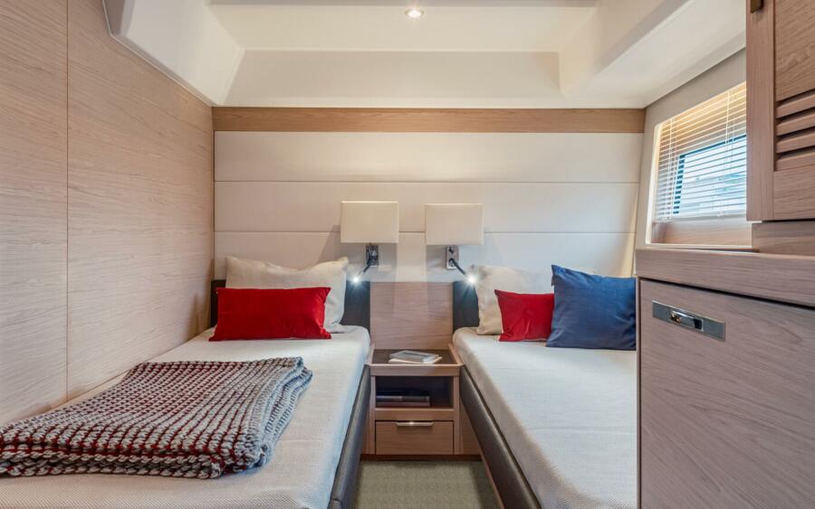 2027 Beneteau Grand Trawler