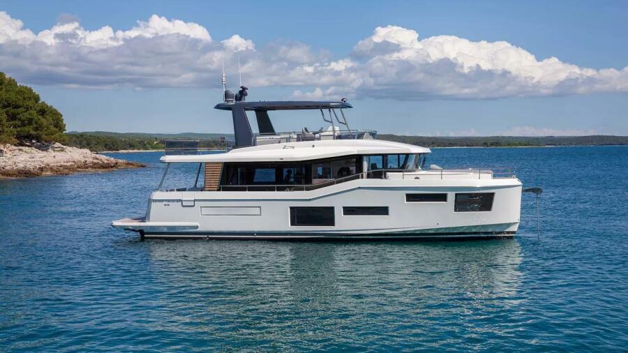 2027 Beneteau Grand Trawler
