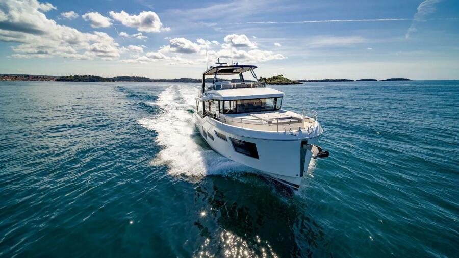 2027 Beneteau Grand Trawler