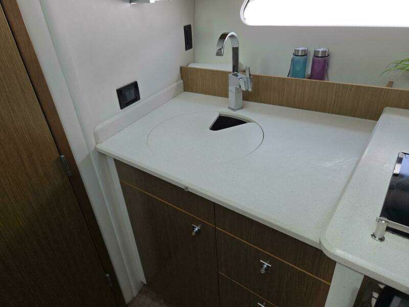 DONNA 41ft Cruisers Yachts Yacht For Sale
