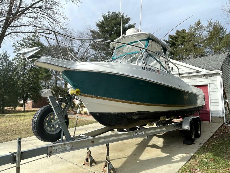 25' 2001 Aquasport 250 Explorer