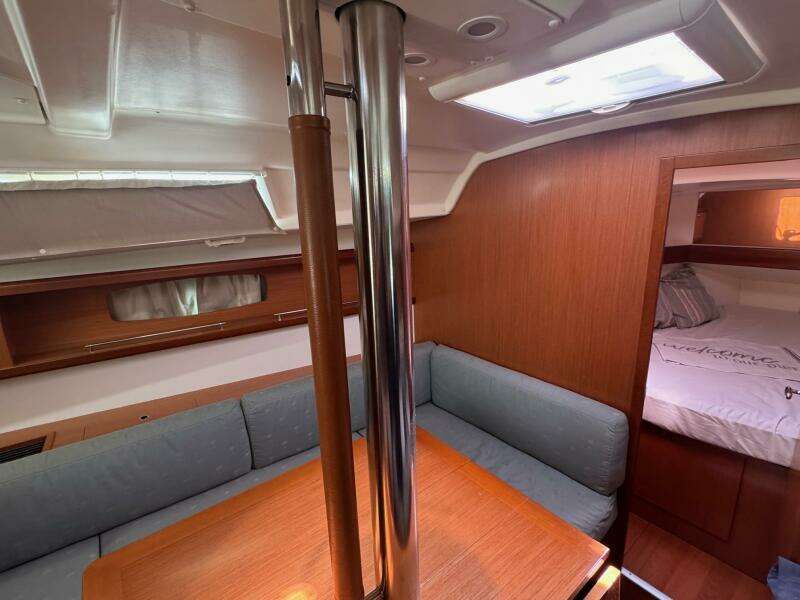 Mauri Jo 33ft Beneteau Yacht For Sale