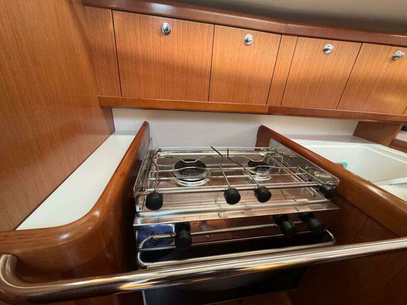 Mauri Jo 33ft Beneteau Yacht For Sale
