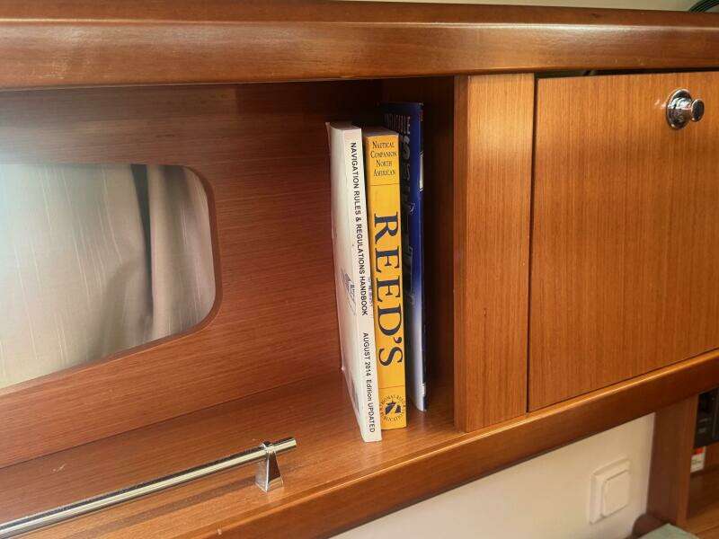 Mauri Jo 33ft Beneteau Yacht For Sale