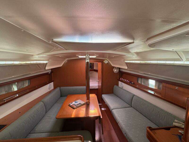 Mauri Jo 33ft Beneteau Yacht For Sale