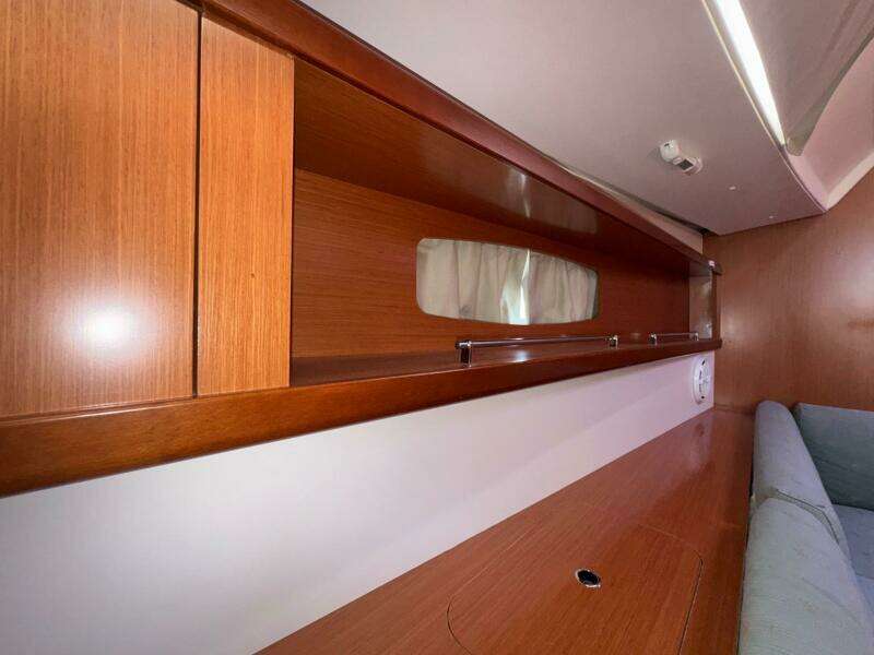 Mauri Jo 33ft Beneteau Yacht For Sale