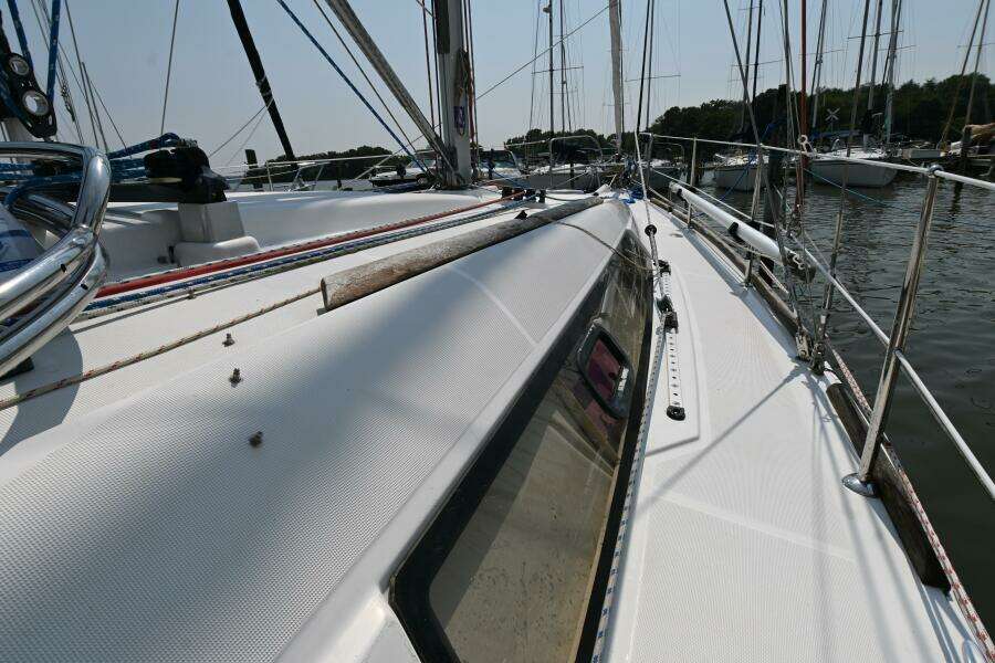Mauri Jo 33ft Beneteau Yacht For Sale