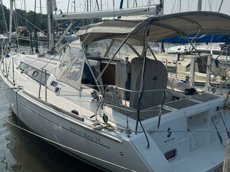 Mauri Jo 33ft Beneteau Yacht For Sale