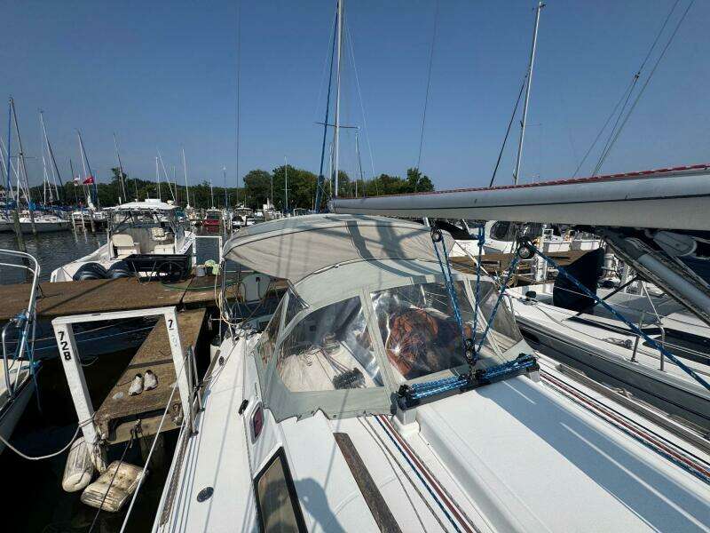Mauri Jo 33ft Beneteau Yacht For Sale