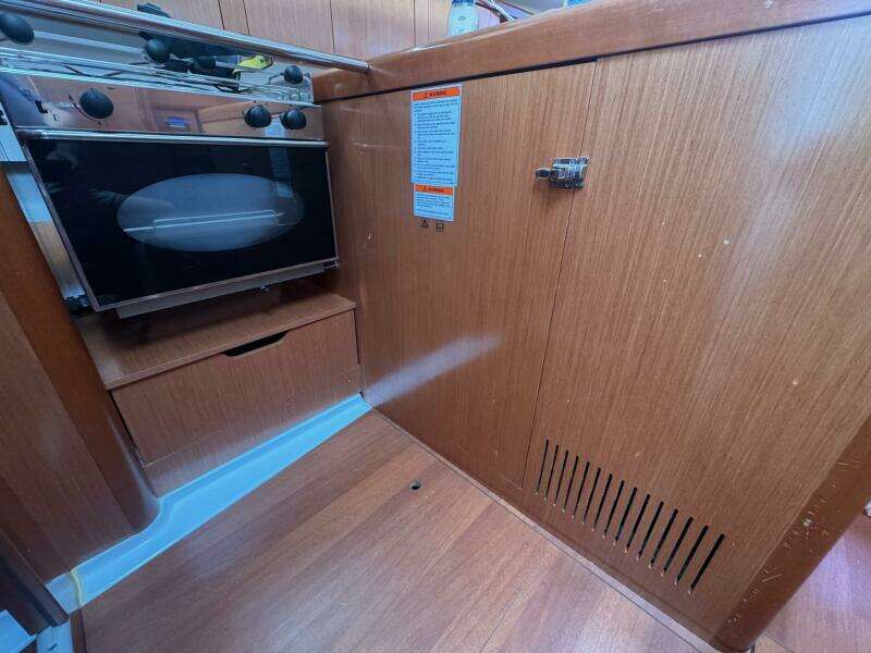 Mauri Jo 33ft Beneteau Yacht For Sale