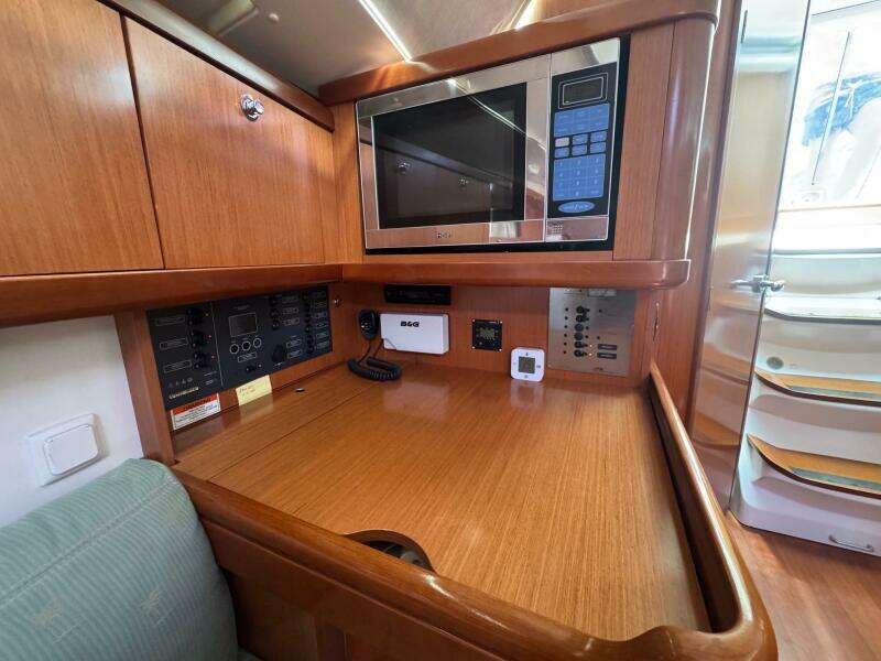 Mauri Jo 33ft Beneteau Yacht For Sale