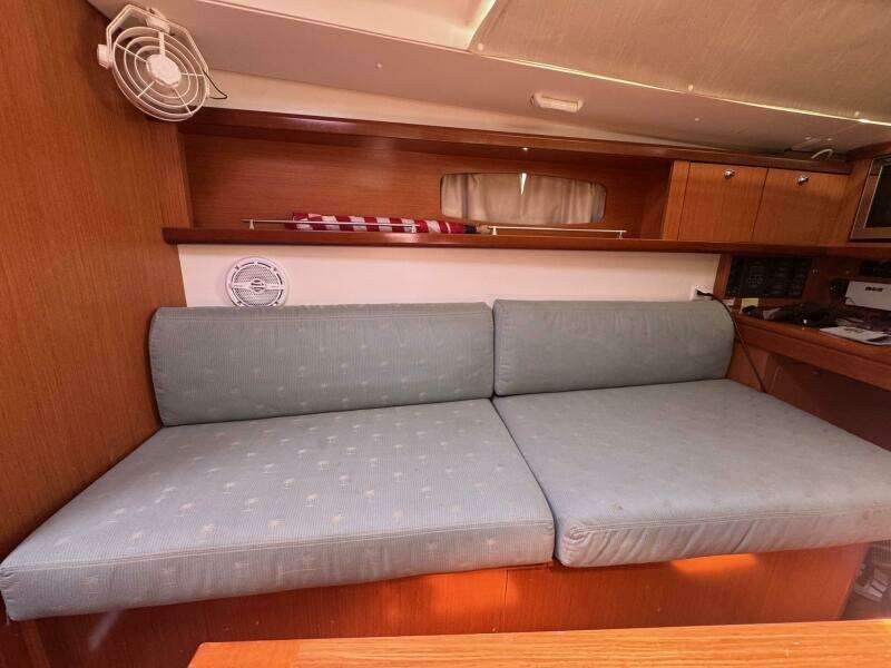 Mauri Jo 33ft Beneteau Yacht For Sale