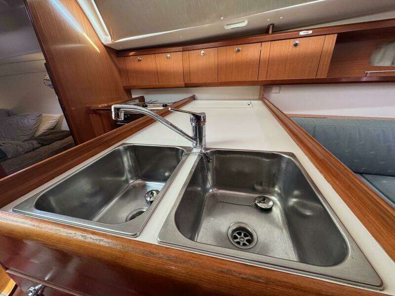 Mauri Jo 33ft Beneteau Yacht For Sale