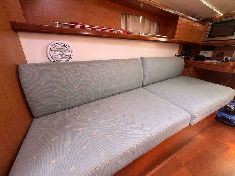 Mauri Jo 33ft Beneteau Yacht For Sale