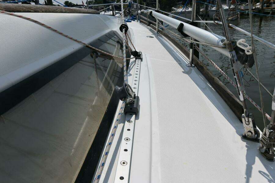Mauri Jo 33ft Beneteau Yacht For Sale
