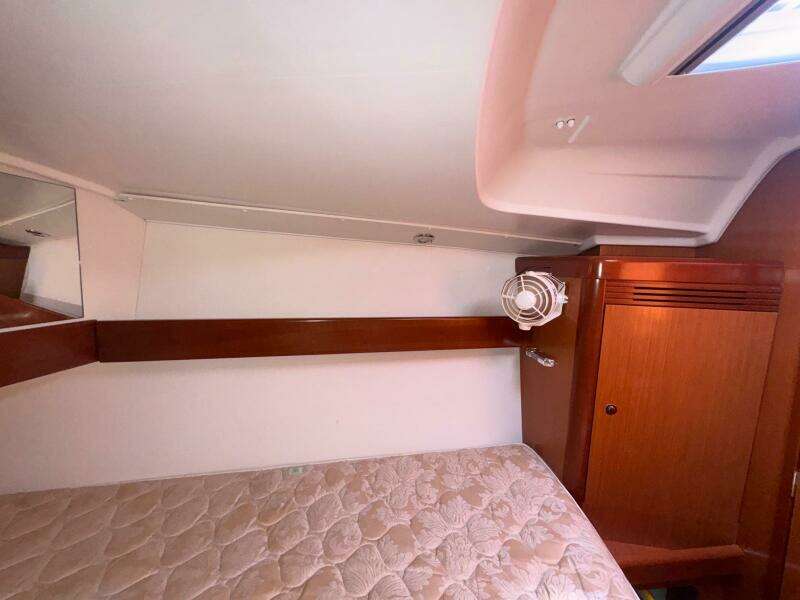 Mauri Jo 33ft Beneteau Yacht For Sale