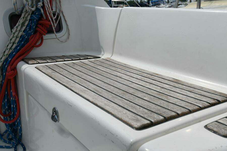 Mauri Jo 33ft Beneteau Yacht For Sale