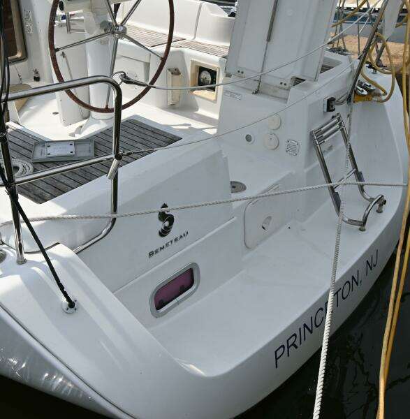 Mauri Jo 33ft Beneteau Yacht For Sale