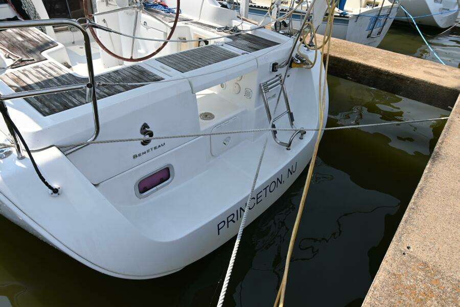 Mauri Jo 33ft Beneteau Yacht For Sale
