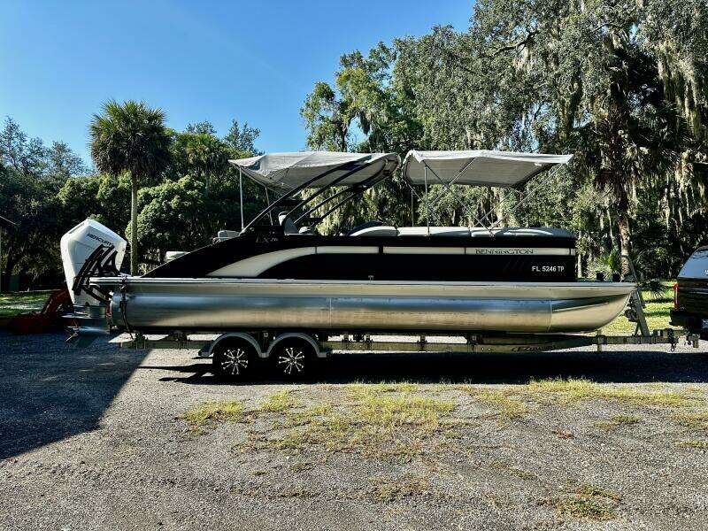 26ft Bennington Yacht For Sale