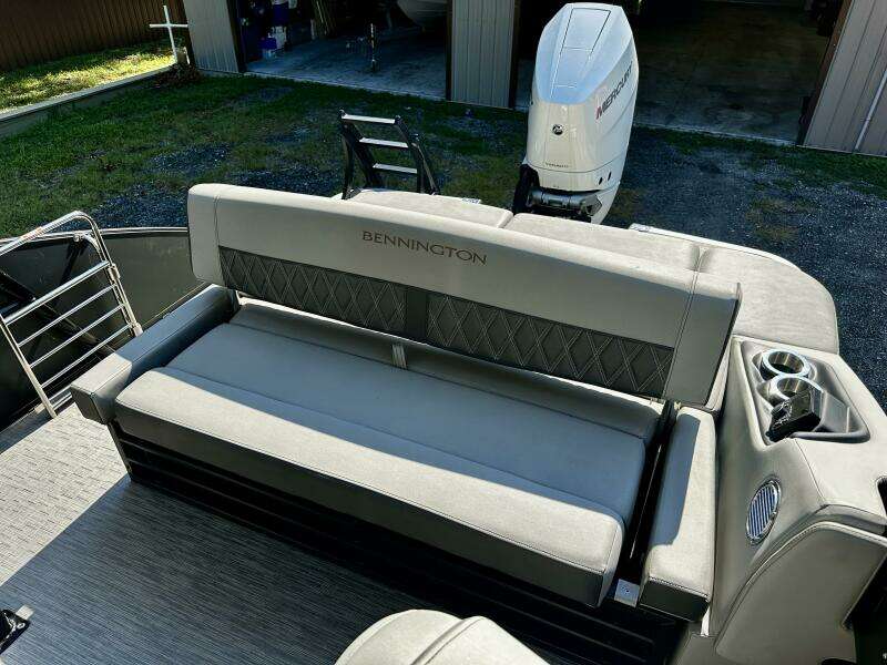 26ft Bennington Yacht For Sale
