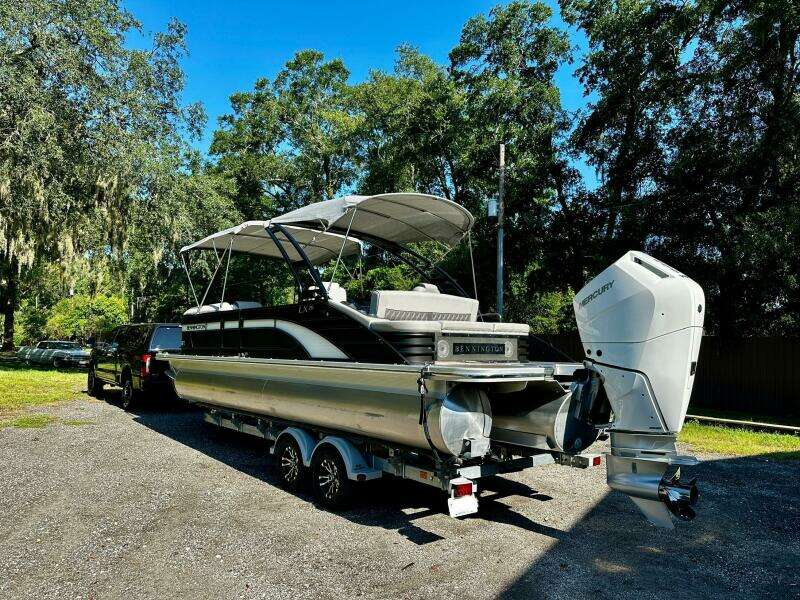 26ft Bennington Yacht For Sale