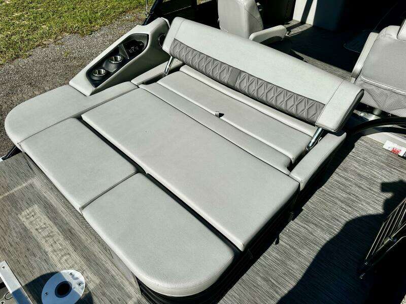 26ft Bennington Yacht For Sale