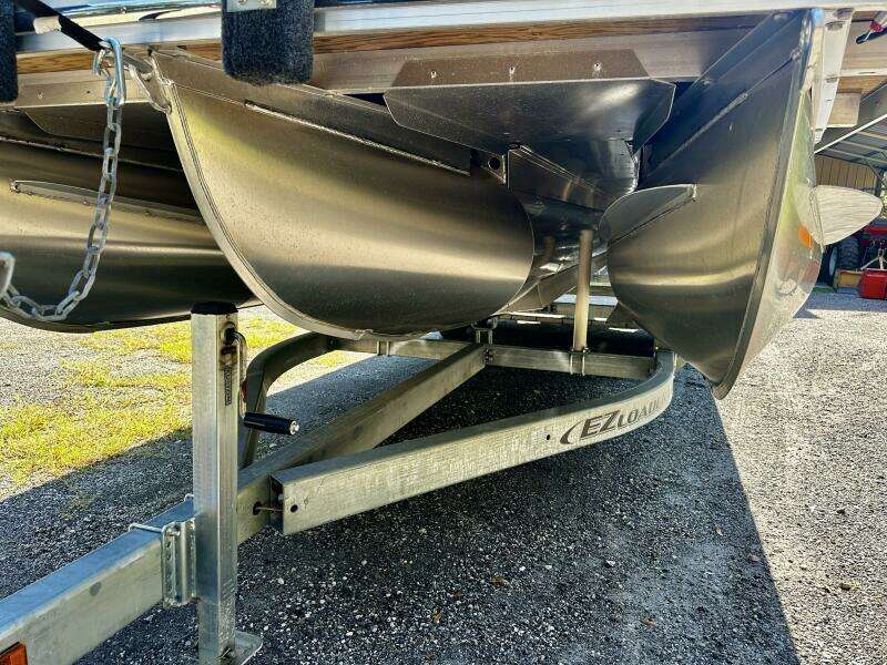 26ft Bennington Yacht For Sale