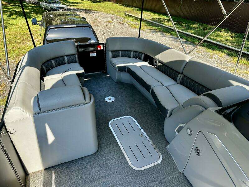 26ft Bennington Yacht For Sale