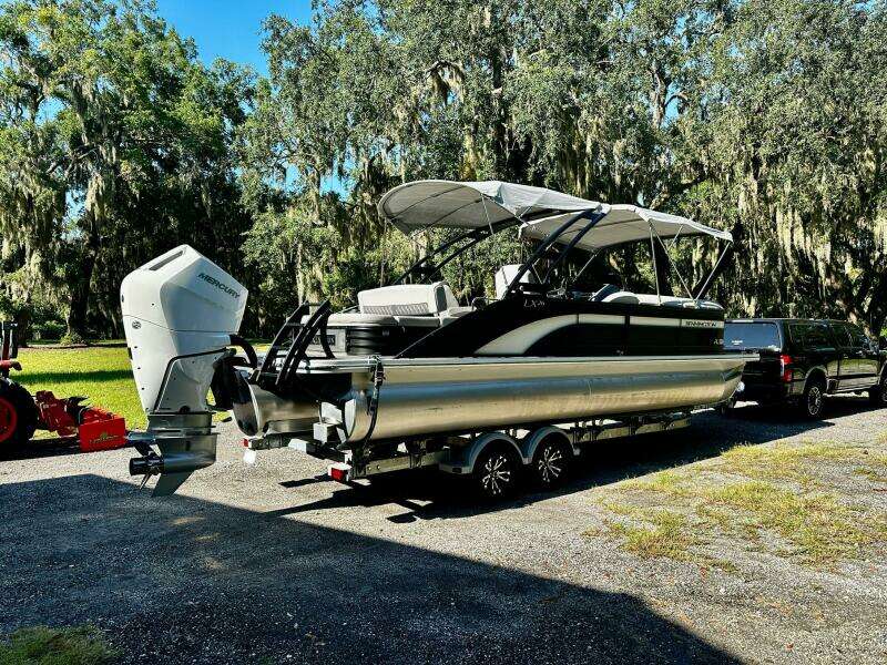 26ft Bennington Yacht For Sale