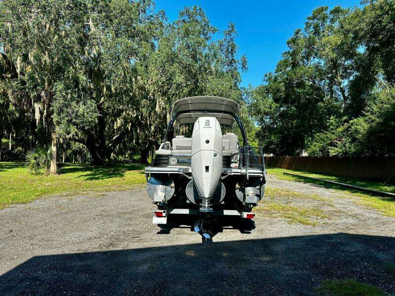 26ft Bennington Yacht For Sale