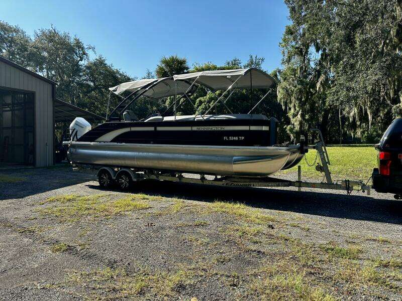 26ft Bennington Yacht For Sale