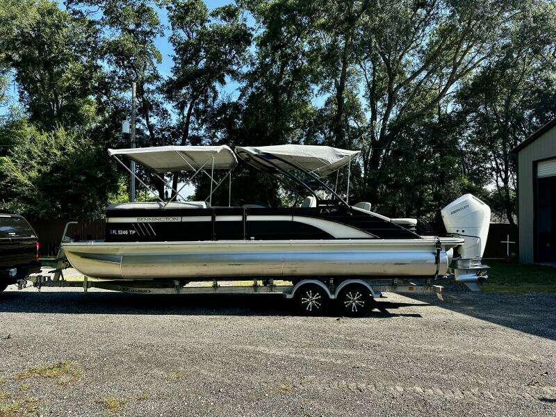 26ft Bennington Yacht For Sale
