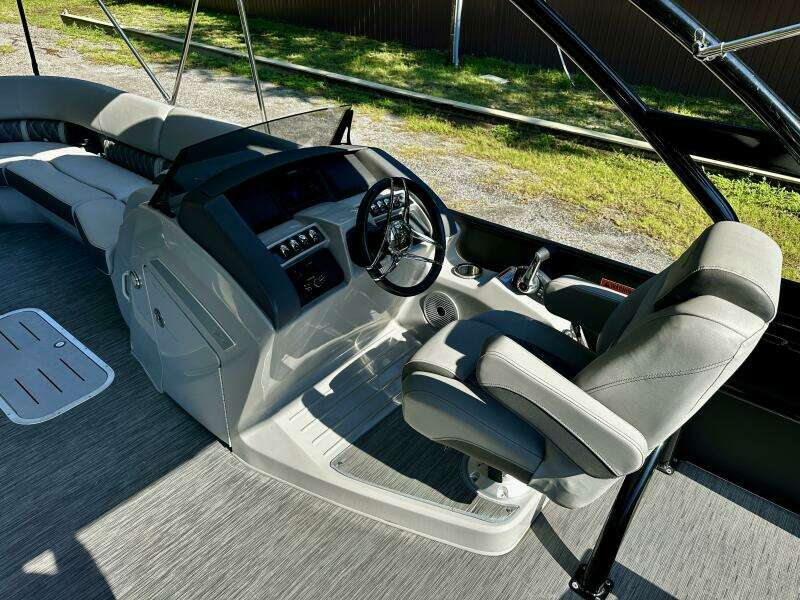 26ft Bennington Yacht For Sale
