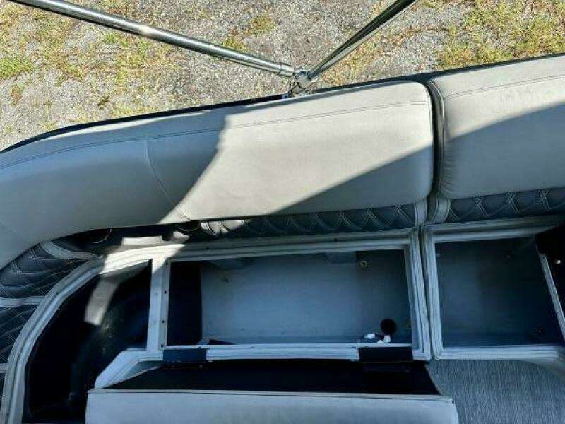 26ft Bennington Yacht For Sale